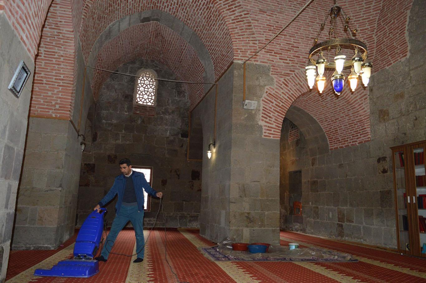 Restorasyonu biten tarihi camilerin sorunları sürüyor